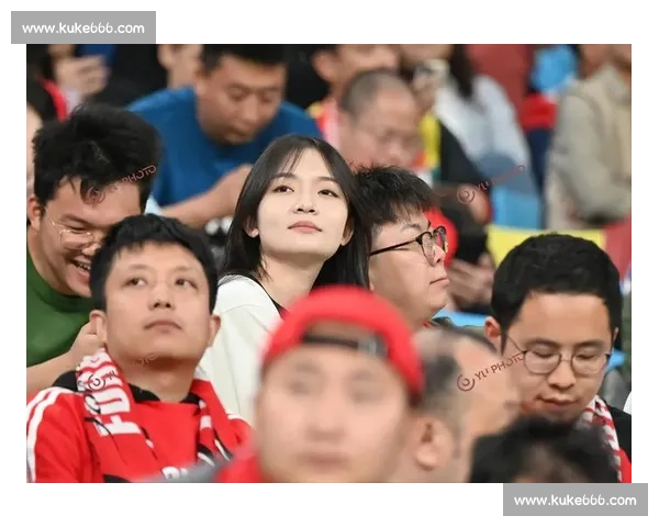 追光|球场小身影:藏在考核表里的专业密码 追光|球场小身影:藏在考核表里的专业密码