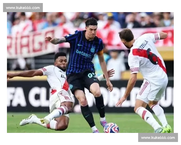 巴斯托尼累计黄牌停赛,提前返国米缺席意以战 巴斯托尼累计黄牌停赛,提前返国米缺席意以战